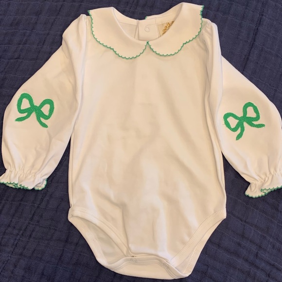 The Beaufort Bonnet Company Other - Beaufort Bonnet Scalloped Collar Embroidered Green Bow Blouse Onesie 6-12 months